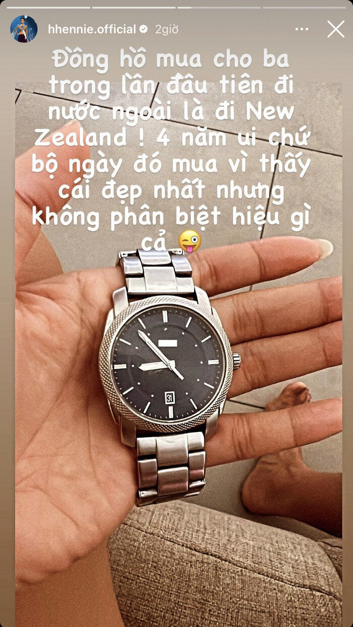 Sao Việt hiếu thảo tặng quà bố mẹ: H'Hen Niê mua hẳn vàng từ Dubai