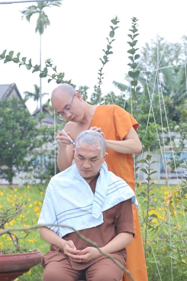 Sao Việt xuống tóc đi tu ngắn hạn: MC Đại Nghĩa muốn làm tu sĩ từ nhỏ