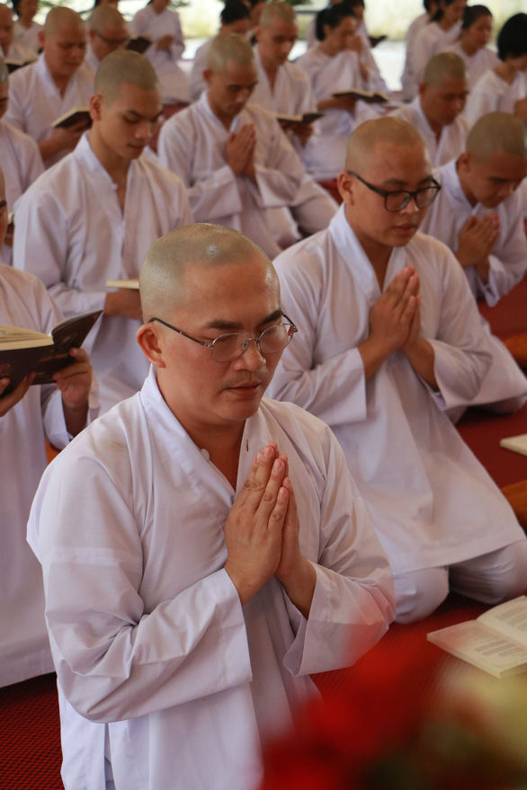 Sao Việt xuống tóc đi tu ngắn hạn: MC Đại Nghĩa muốn làm tu sĩ từ nhỏ
