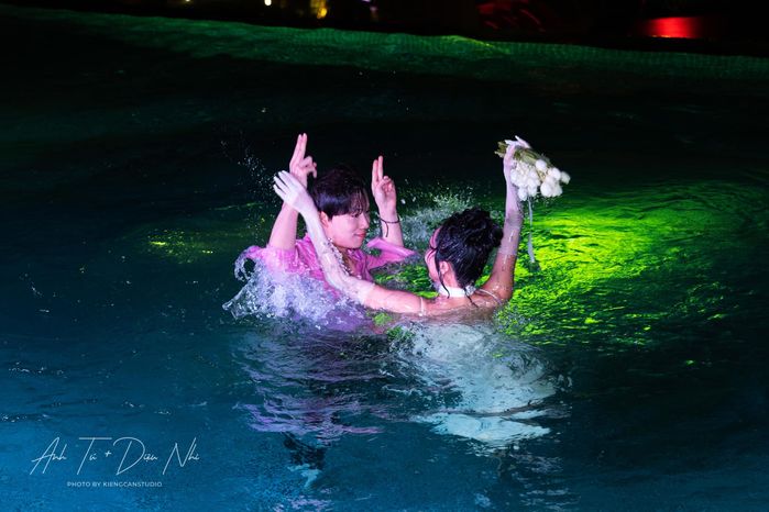 Sĩ Thanh ăn cưới Diệu Nhi: Đầu tiệc giữ kẽ, cuối tiệc quẩy cực nhiệt