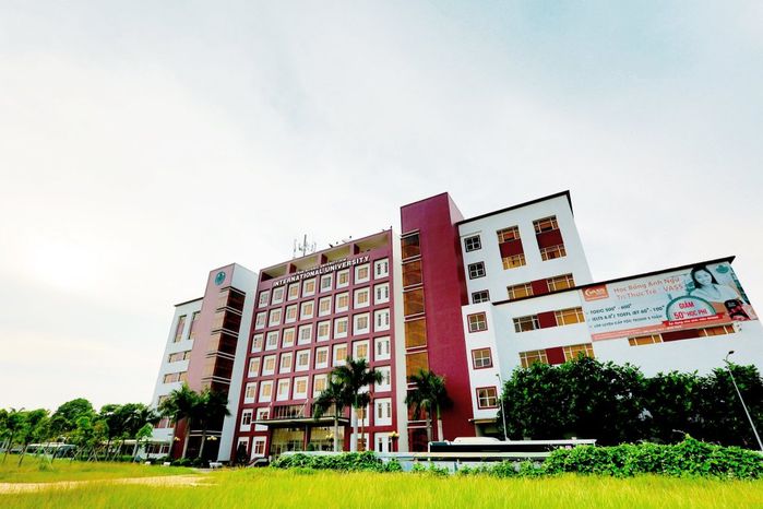 Mức chi tiêu của sinh viên ĐH Quốc tế khiến dân tình hoang mang