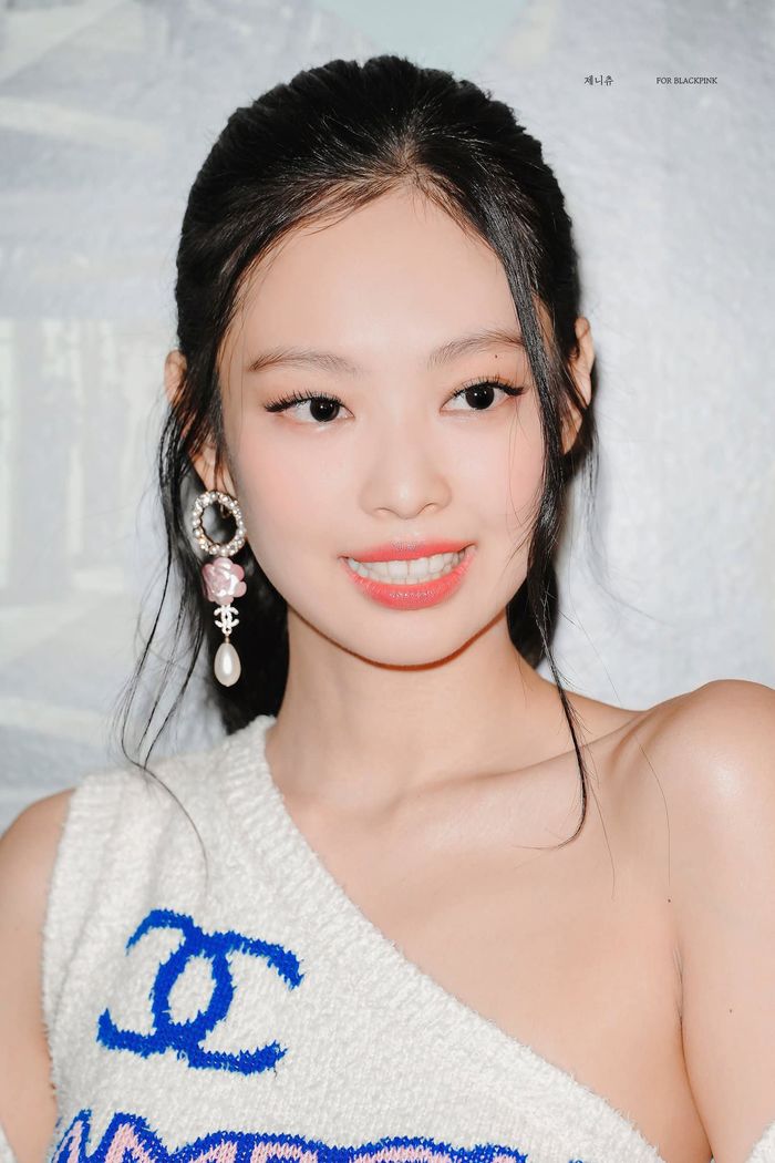 Sự độc đáo ở đôi mắt BLACKPINK: Hoa hậu Jisoo có mí viền trong
