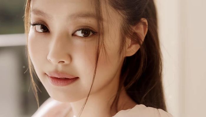 Sự độc đáo ở đôi mắt BLACKPINK: Hoa hậu Jisoo có mí viền trong