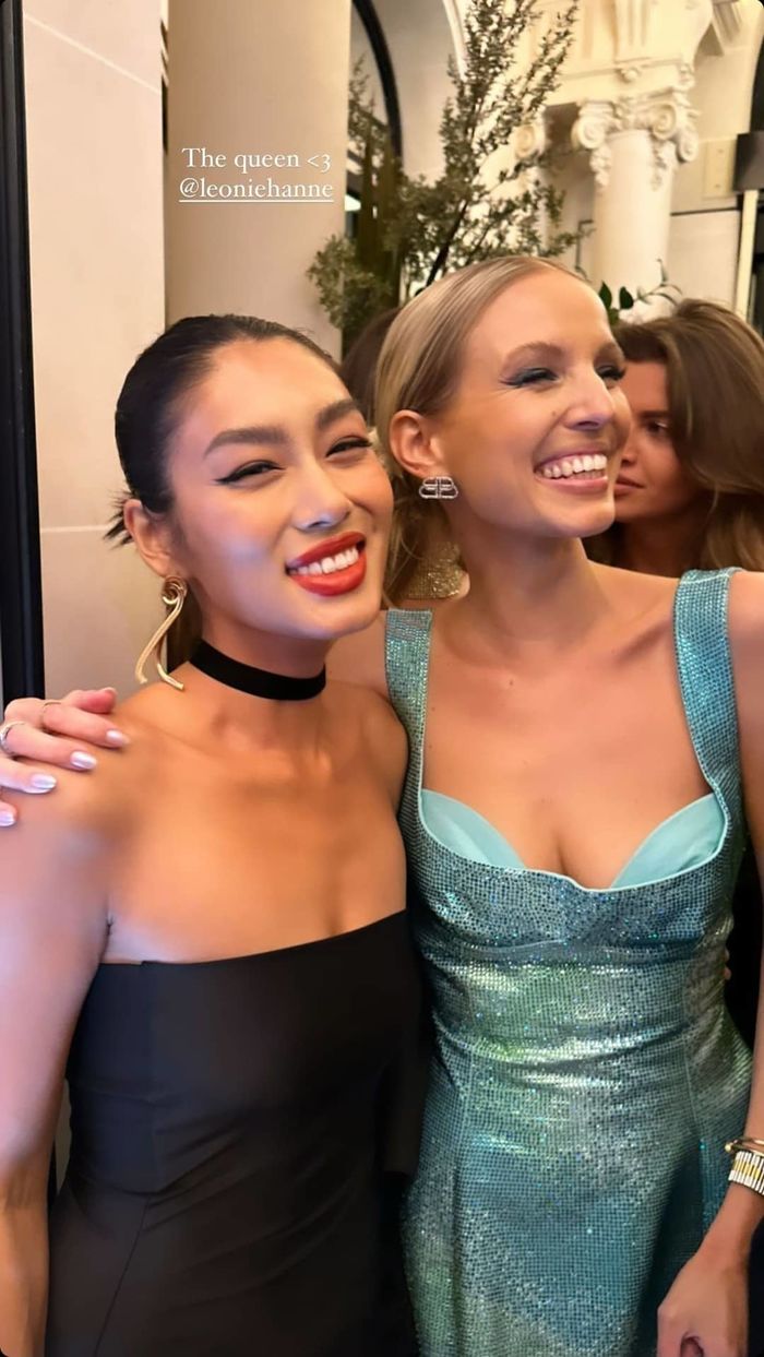 Thảo Nhi Lê tung hoành ở Pháp, gặp celeb quốc tế như cá gặp nước