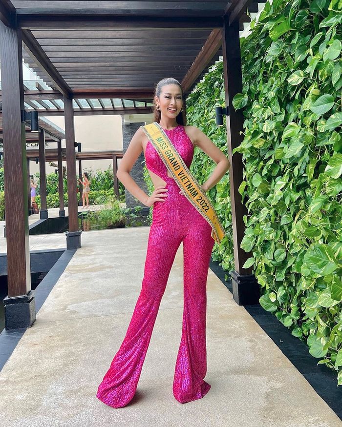 Thiên Ân mệt bở hơi tai ở Indonesia, 4 Á hậu ở nhà chạy show không kém