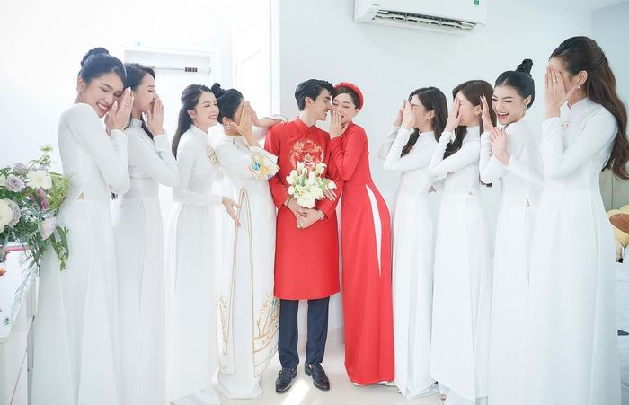Thiệp cưới Á hậu Phương Nga và Bình An: cưới trước Đỗ Mỹ Linh 2 ngày