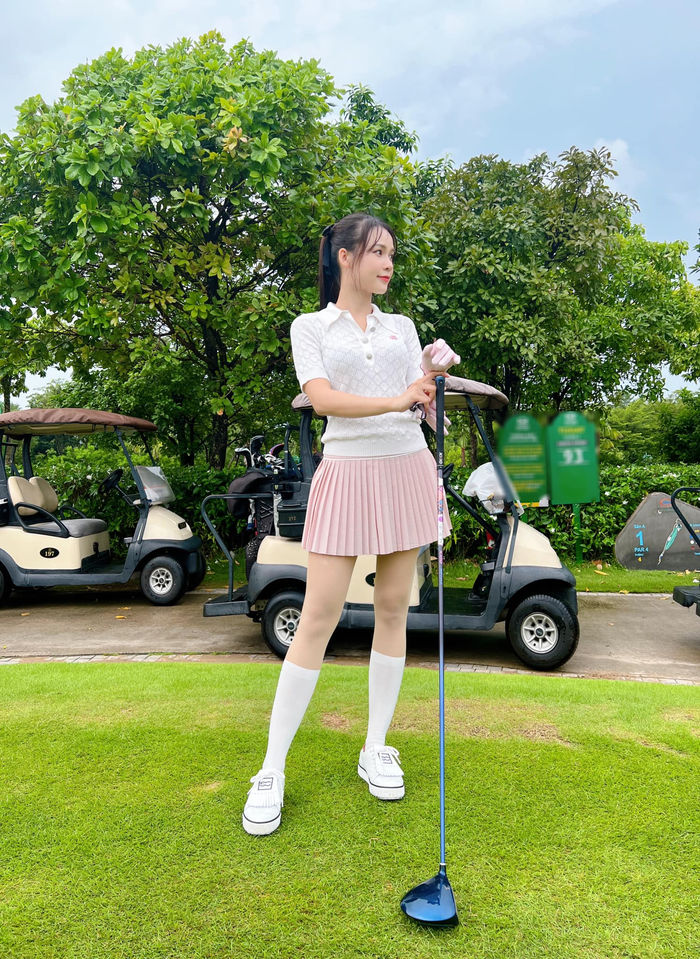 Thời trang đi chơi golf biến hóa đa dạng của MC Sam