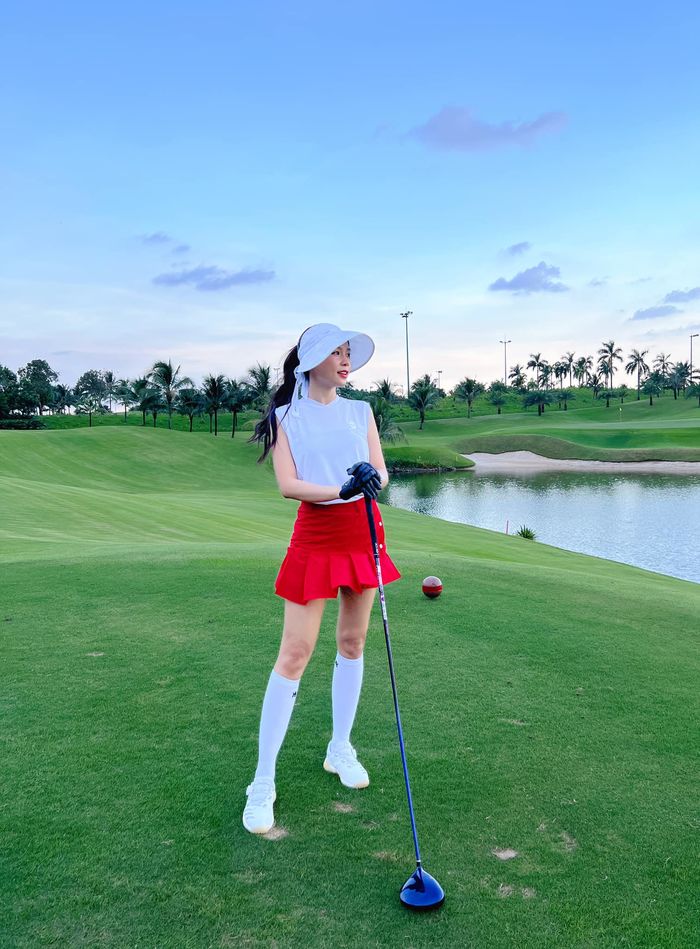 Thời trang đi chơi golf biến hóa đa dạng của MC Sam