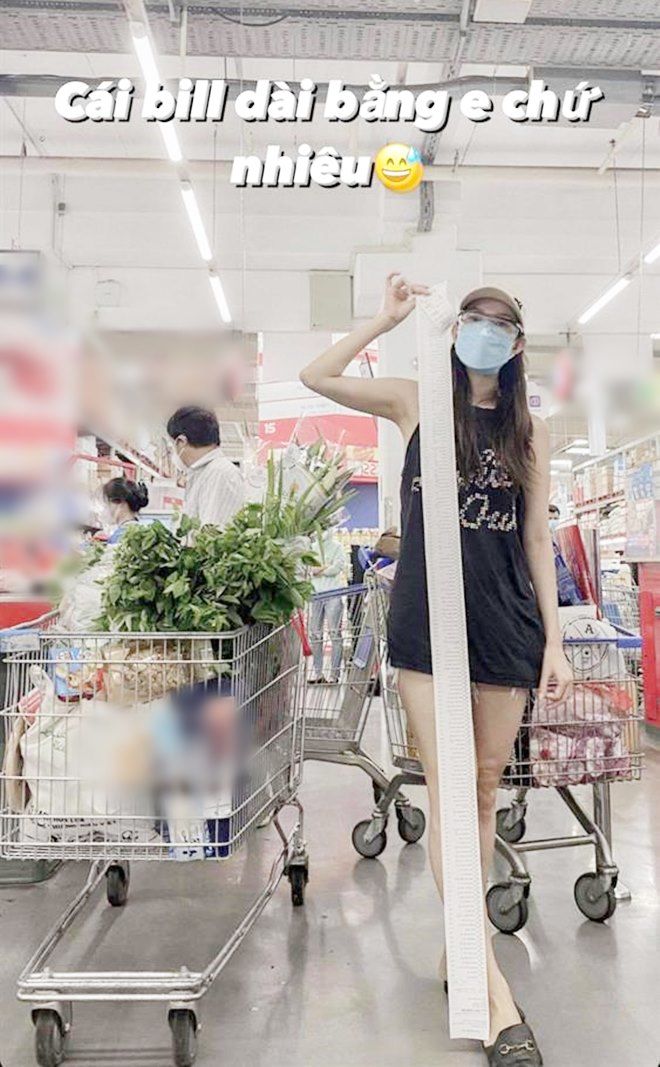 Thời trang đi siêu thị của sao Việt: Phương Trinh Jolie khoe eo