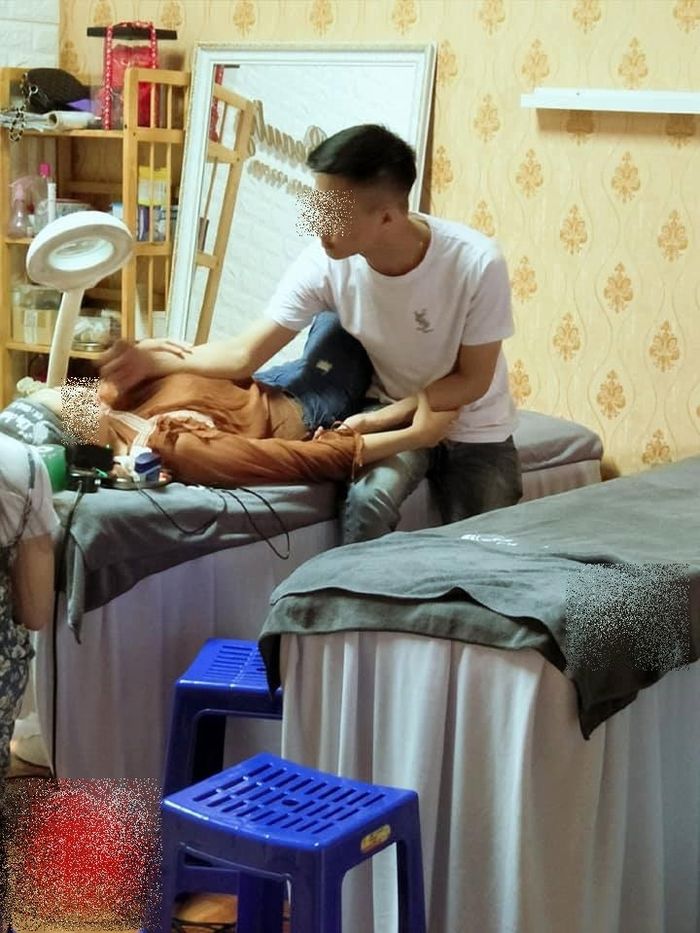 Thương vợ mặc cảm ngoại hình sau sinh, chồng cho tiền tút tát nhan sắc