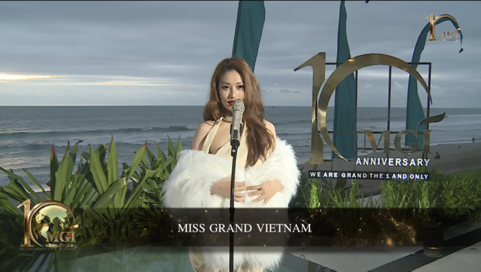 Thùy Tiên trao sash cho dàn thí sinh Miss Grand International 2022