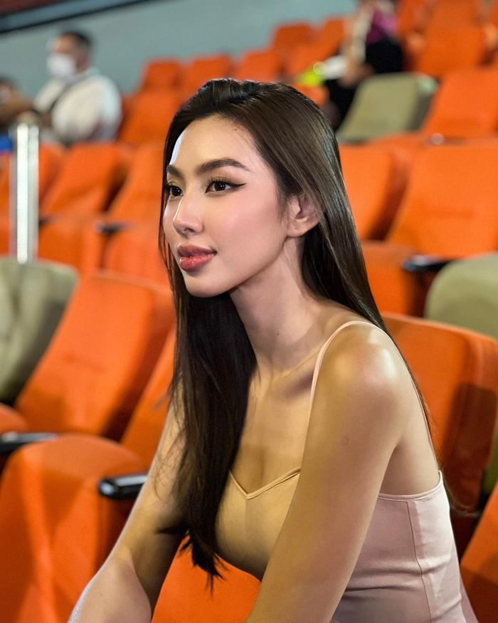 Thùy Tiên chụp bên vương miện mới, hé lộ luôn trang phục final walk