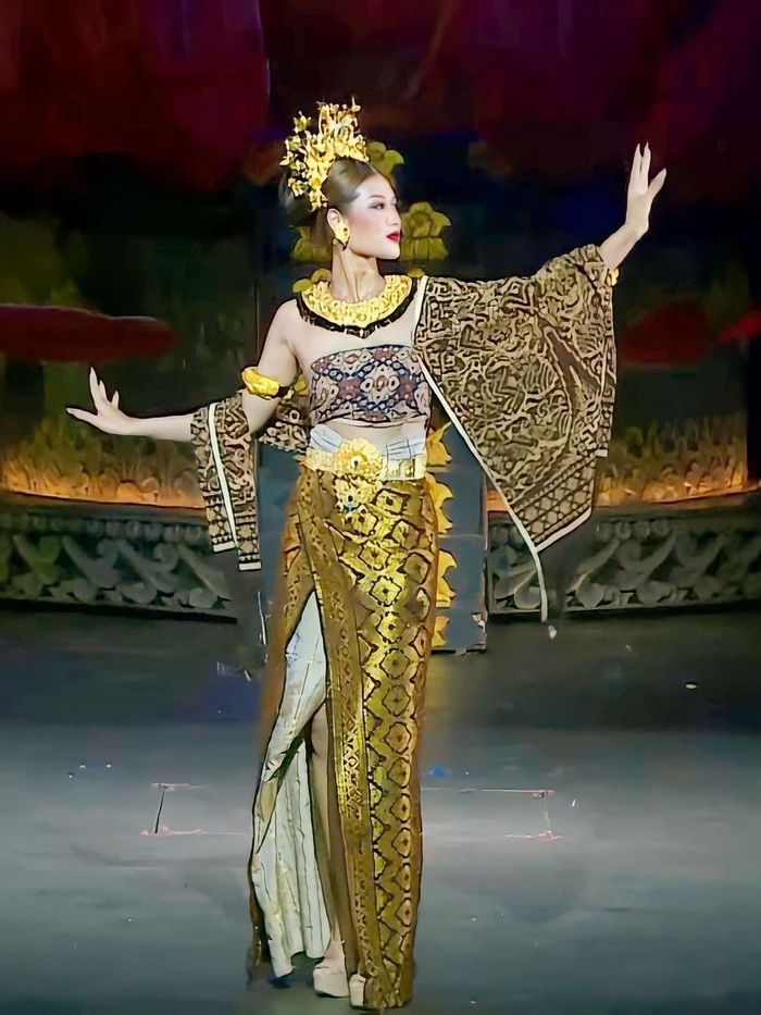 Đại diện Việt Nam diện trang phục truyền thống Bali: Thùy Tiên quá đẹp