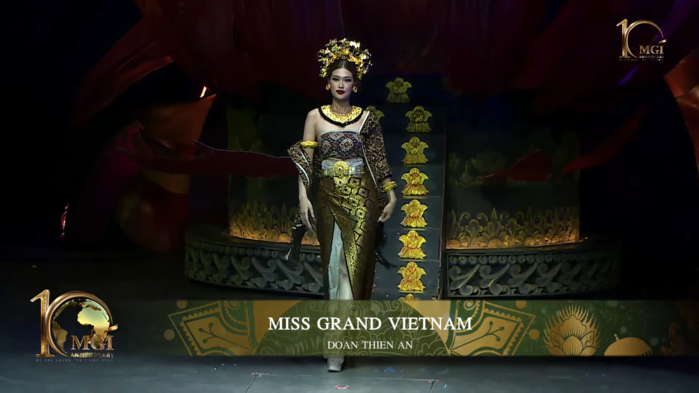 Đại diện Việt Nam diện trang phục truyền thống Bali: Thùy Tiên quá đẹp
