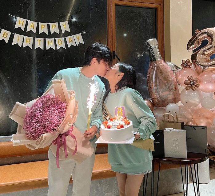 Trang Lou - Tùng Sơn tung ảnh kỷ niệm 11 năm bên nhau