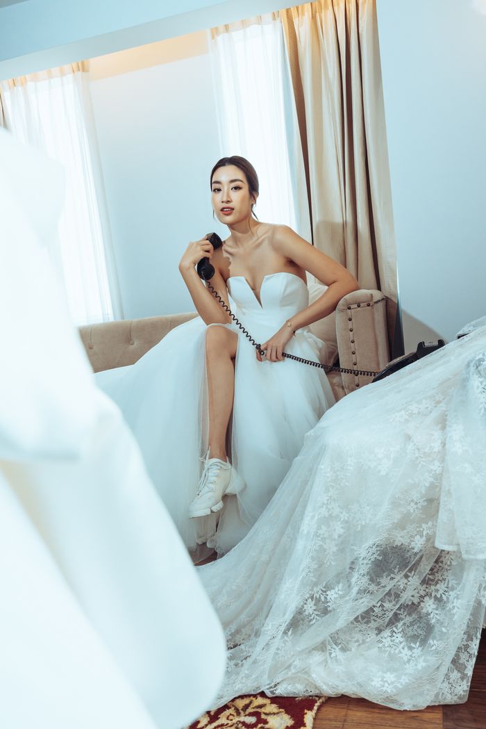 Trước tin đồn kết hôn thiếu gia nghìn tỷ, Đỗ Mỹ Linh khoe váy cưới