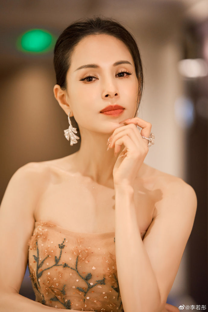 U60 Nhược Đồng cân đẹp mọi tạo hình cổ trang các triều đại Trung Quốc