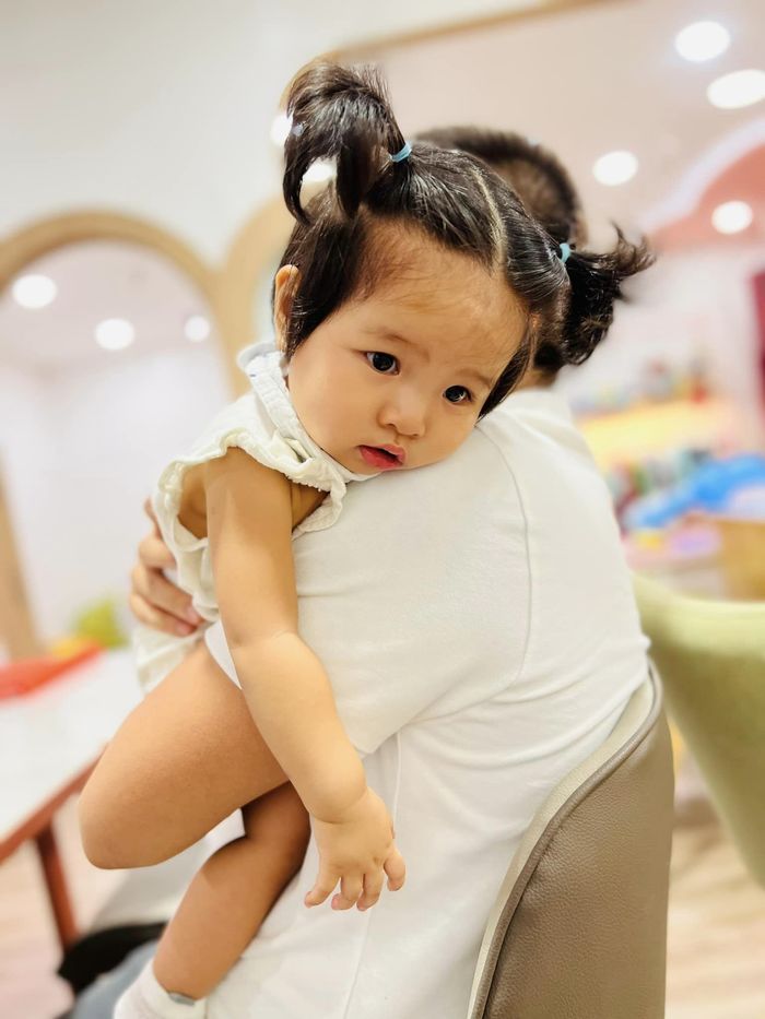Vân Trang một tay tổ chức sinh nhật hoành tráng cho con gái đầu lòng
