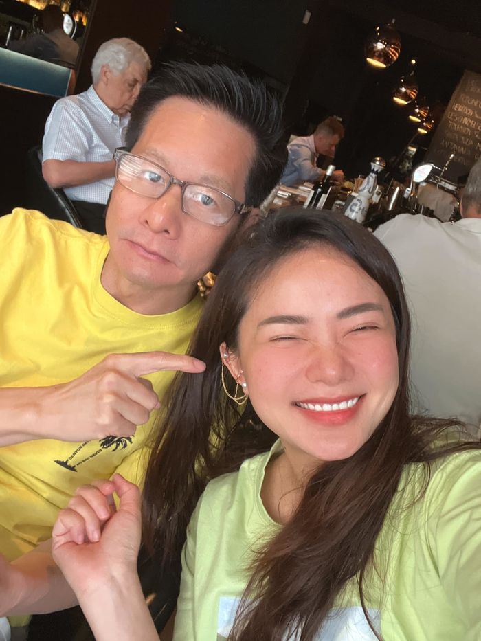 Cặp đôi sao Việt đồng lòng giữ dáng: Kim Lý dạy Hà Hồ tập từ A-Z