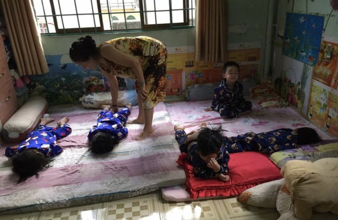 Vợ sinh thường 4 con, chồng được công ty thưởng ô tô, tiền mặt