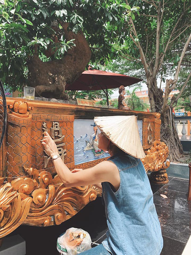 Cụ mai vàng hơn 700 năm tuổi được trồng trong chậu dát vàng