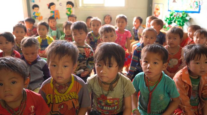 Xót xa cảnh lớp học “nghèo” ở Hà Giang: Không cửa, không nhà vệ sinh