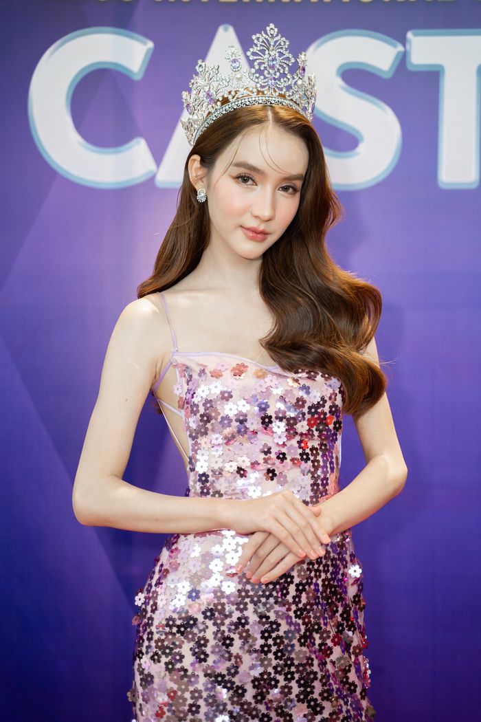 Yoshi đẹp mọi góc độ: Ai chung khung hình cũng phải nhường spotlight