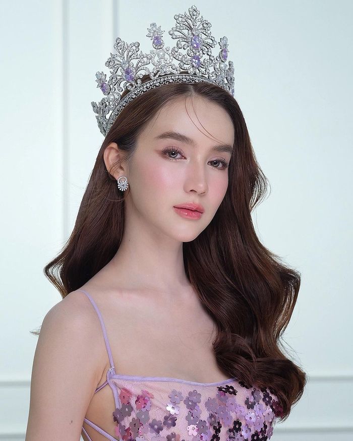Yoshi đẹp mọi góc độ: Ai chung khung hình cũng phải nhường spotlight