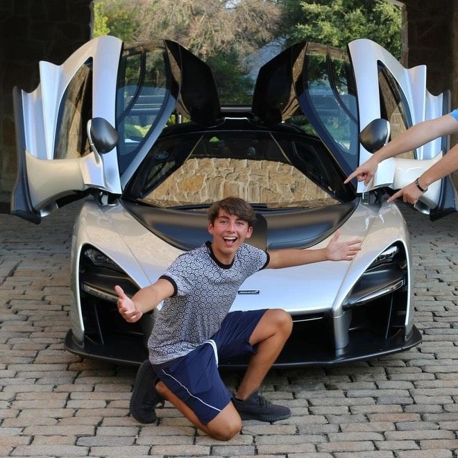 Cậu bé giàu nhất nước Mỹ sở hữu BST siêu xe 300 nghìn tỷ đồng