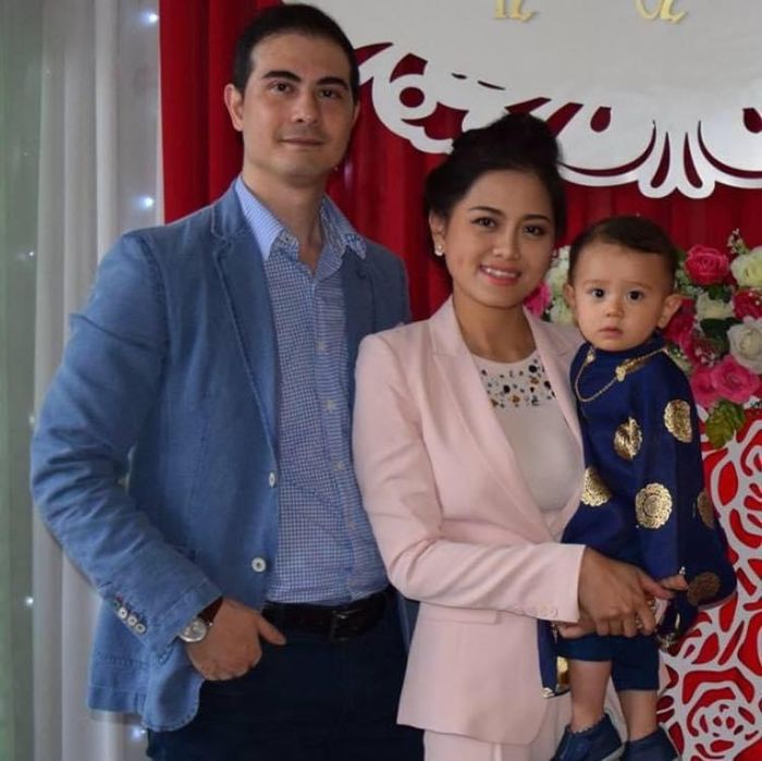Sau 3 ngày hẹn hò, chàng Việt kiều đòi mẹ cưới ngay nữ phó giám đốc