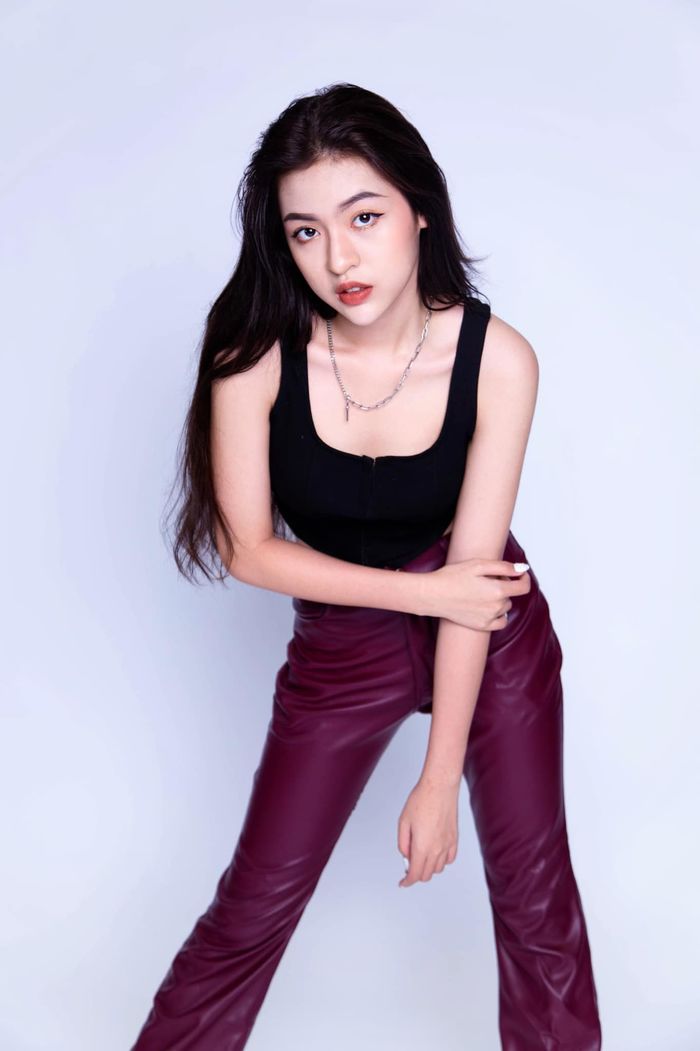Hot girl trứng rán lên cả báo nước ngoài, được khen hết lời