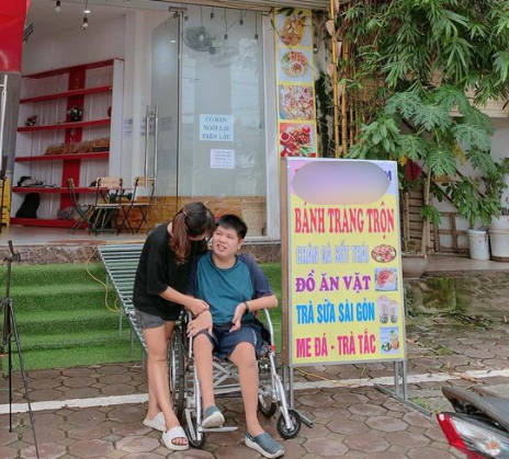 Cô nàng Long An vượt Nam ra Bắc vì tình yêu với chàng trai khuyết tật