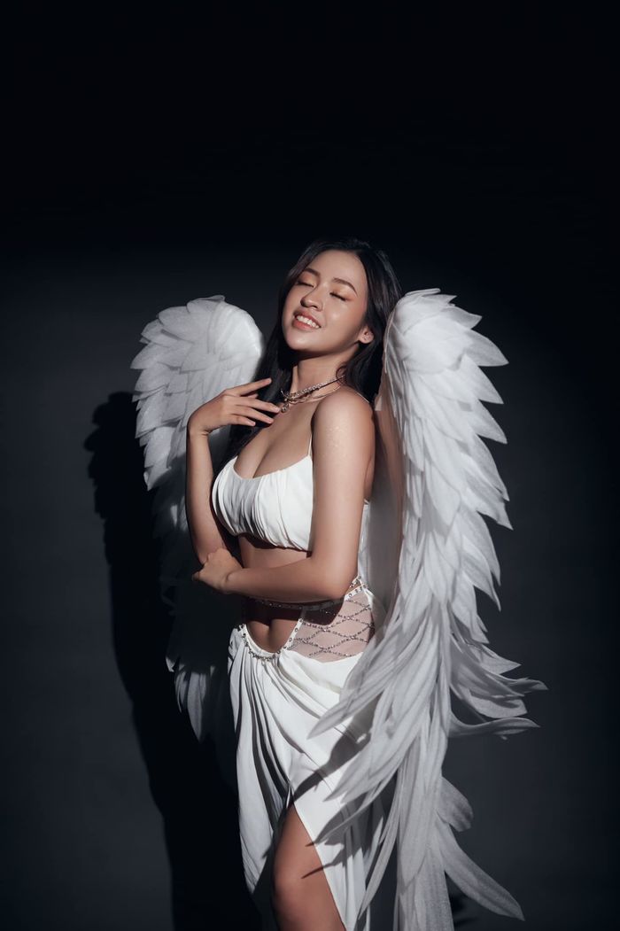 Hot girl trứng rán lên cả báo nước ngoài, được khen hết lời