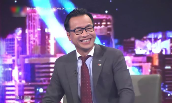 Tạ Biên Cương trở lại World Cup, chiều cao khiêm tốn trước nữ CĐV Hàn