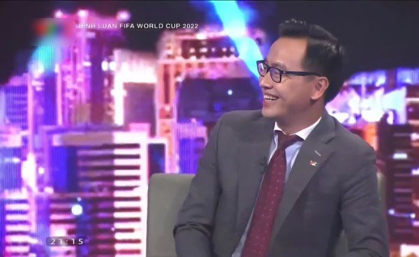 Tạ Biên Cương trở lại World Cup, chiều cao khiêm tốn trước nữ CĐV Hàn