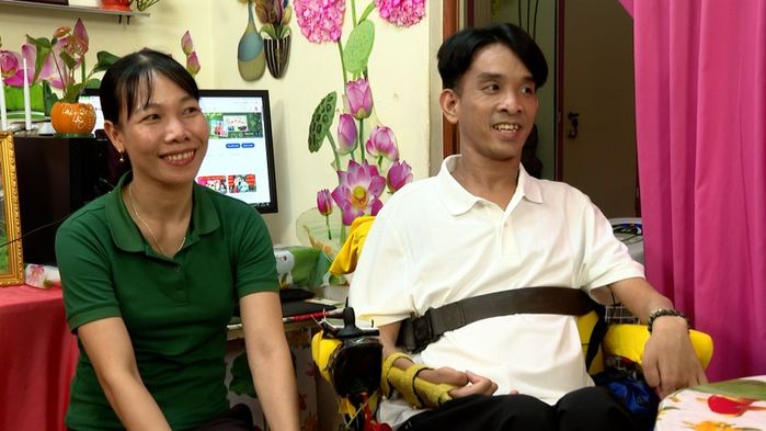 Chàng trai khiếm khuyết sau tai nạn: Giờ là giáo viên, tổ ấm viên mãn