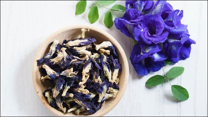 Củ cải, dọc mùng... giá rẻ như cho, đem phơi khô thì đắt gấp trăm lần