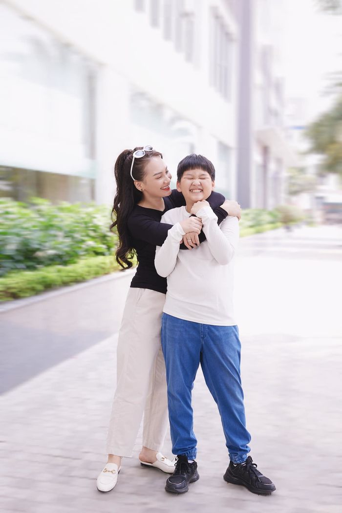Ảnh hot sao Việt 4/11: Bạn trai Hà Trí Quang than thở áp lực dư luận