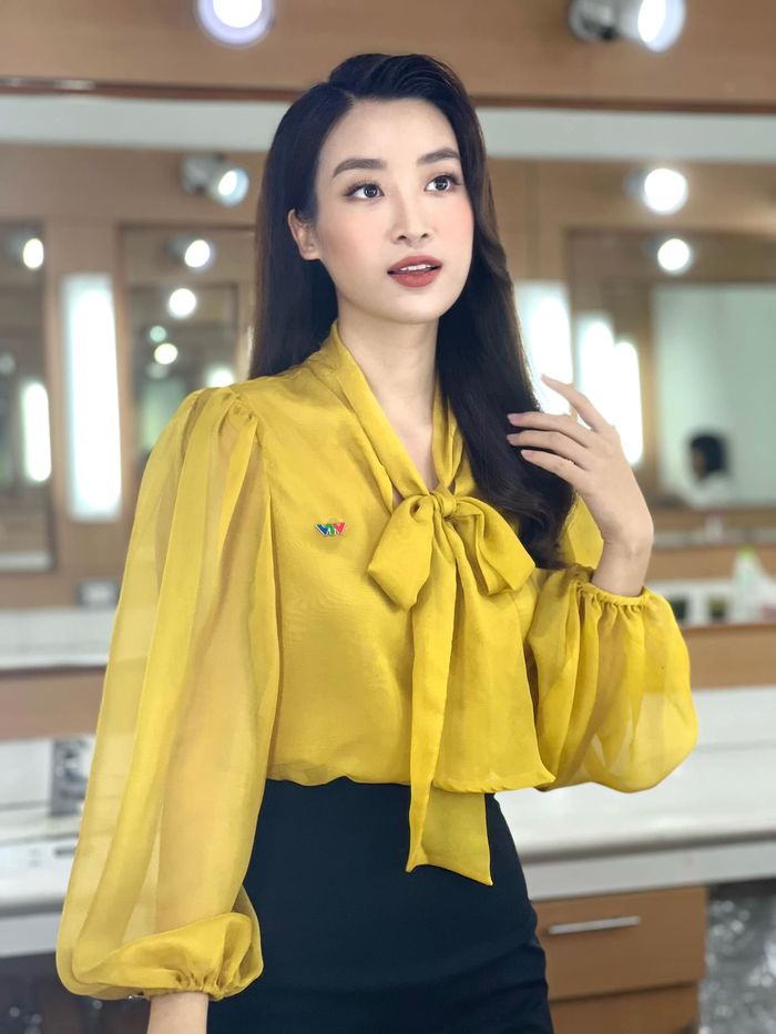 Ảnh hot sao Việt 25/11: Đỗ Mỹ Linh chăm chỉ đi làm dù là dâu tỷ phú