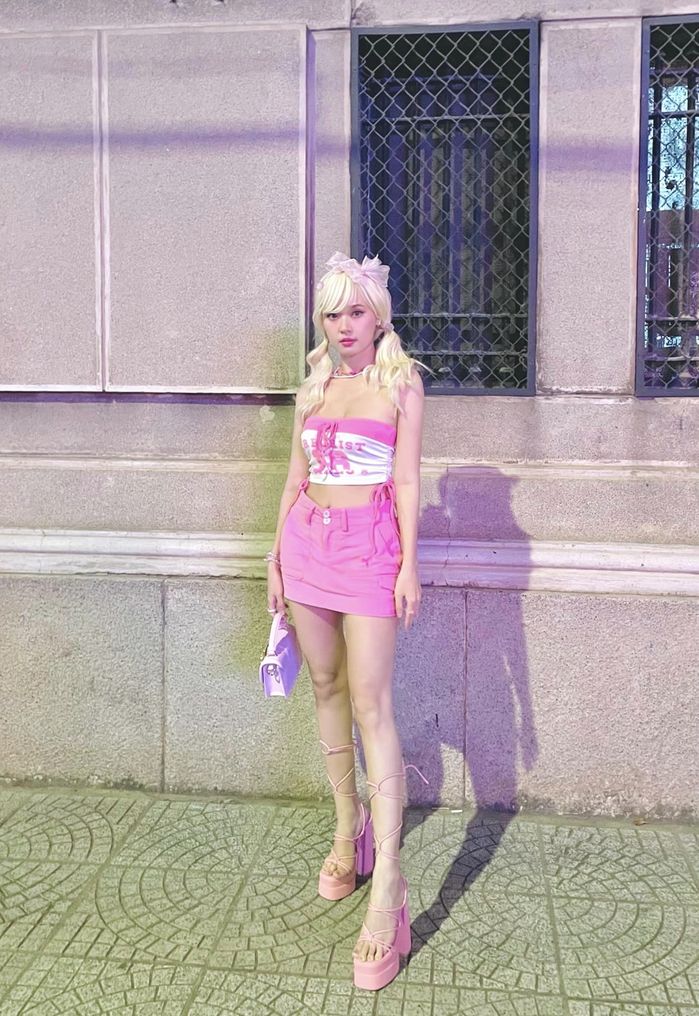 Ảnh hot sao Việt 1/11: Midu hóa búp bê Barbie đi chơi lễ