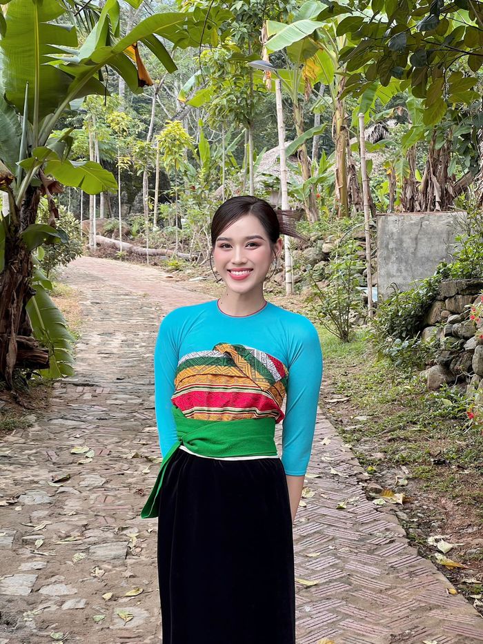 Ảnh hot sao Việt 13/11: Kim Lý chăm con nhưng vợ vẫn là nhất