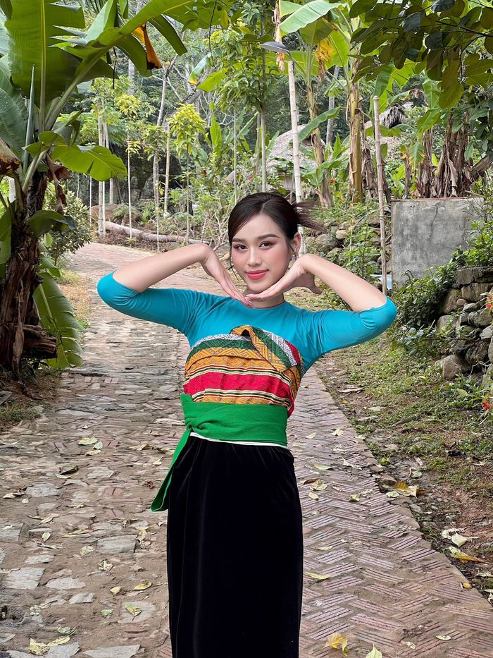 Ảnh hot sao Việt 13/11: Kim Lý chăm con nhưng vợ vẫn là nhất