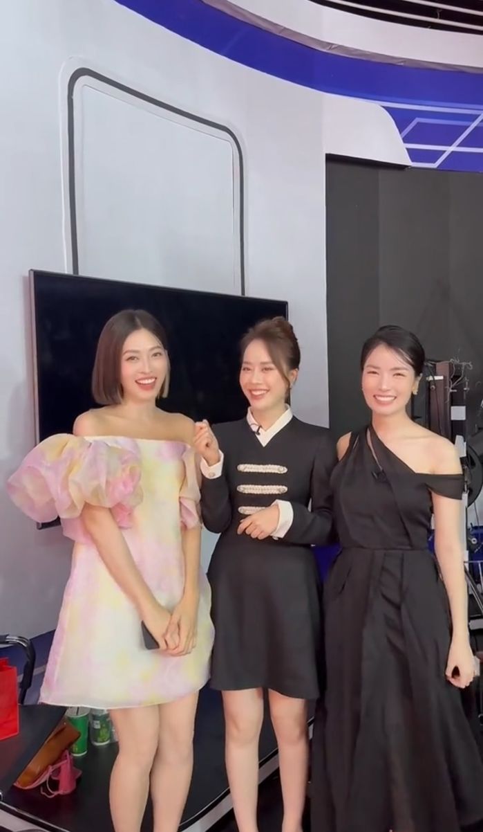 Á hậu Phương Nga nhập hội phát lương cho chồng: 200k/ngày
