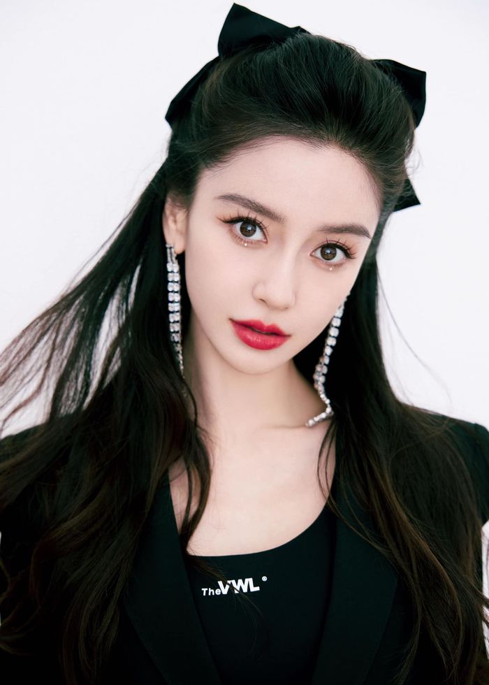Sau 19 năm làm nghề, Angela Baby ngày càng thăng hạng về nhan sắc