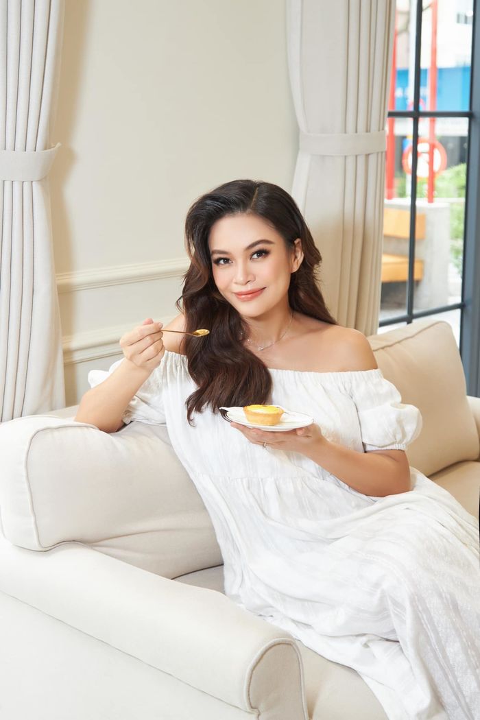 Bà bầu xịn nhất Vbiz gọi tên Mâu Thủy: Bụng vượt mặt vẫn sành điệu