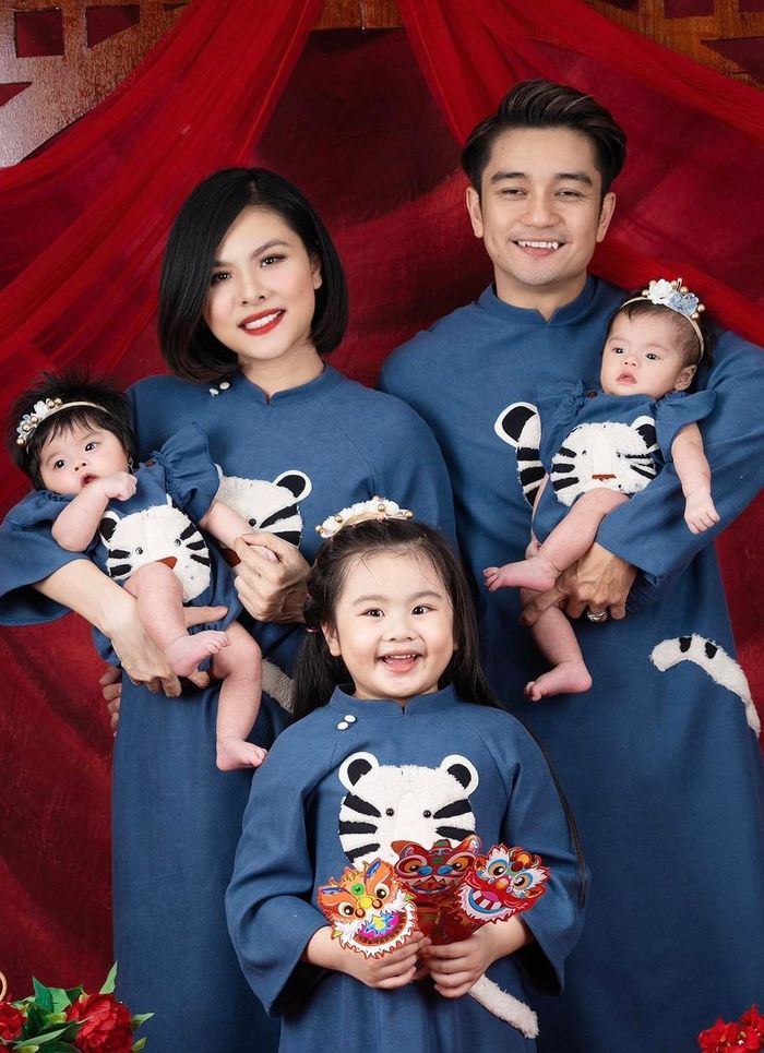 Bộ ảnh tròn 1 tuổi của con gái Vân Trang: 2 ái nữ lém lỉnh, dễ thương