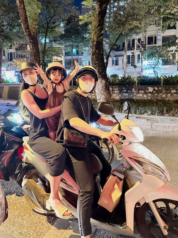 Bộ ba nhà Đông Nhi không rời nửa bước, phá đảo từ Nhật Bản về Hà Nội