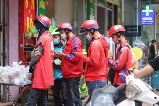 Bức xúc vì pizza không có topping, khiếu nại thì hóa ra lỗi do mình