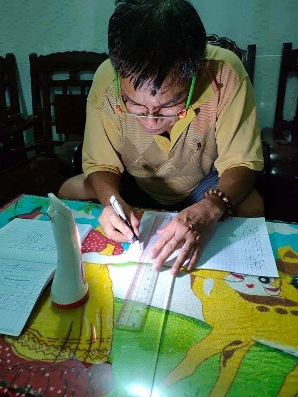 Cảm động những tấm giấy khen “tự làm”: Bố tặng con gái vì ăn dặm giỏi