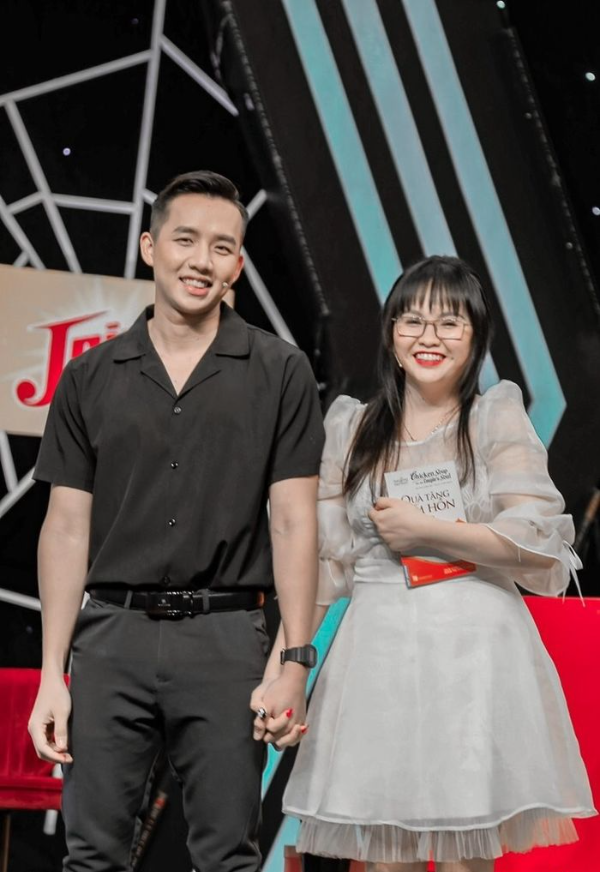 Cặp đôi nên duyên từ show hẹn hò, 8 tháng làm chủ 4 cửa hàng